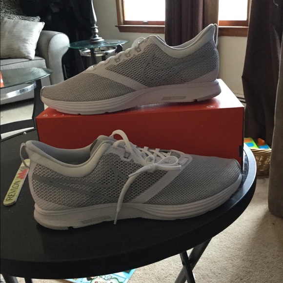 nike zoom strike mens running shoes